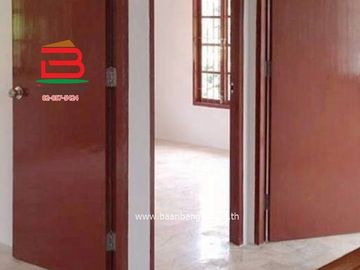 บ้านเดี่ยว หมู่บ้านพรธิสาร 8 (ใกล้โลตัสไทรน้อย) เนื้อที่ 80 ตรว. ตำบลคลองเจ็ด อำเภอคลองหลวง จังหวัดปทุมธานี