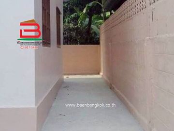 บ้านเดี่ยว หมู่บ้านพรธิสาร 8 (ใกล้โลตัสไทรน้อย) เนื้อที่ 80 ตรว. ตำบลคลองเจ็ด อำเภอคลองหลวง จังหวัดปทุมธานี