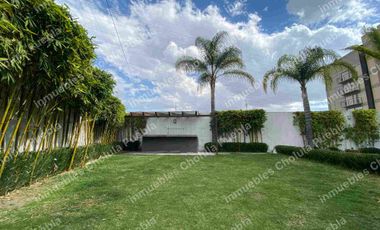 Departamento de 2 habitaciones con vigilancia 24/7 a 5 minutos de la UDLAP, sobre periférico, frente a Explanada Puebla, Santiago, Momoxpan, San Pedro Cholula.