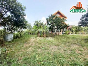 บ้านเดี่ยว 2 ชั้น พร้อมที่ดินอำเภอลาดหลุมแก้ว ปทุมธานี เนื้อที่ 1 ไร่ 1 งาน 85 ตารางวา (ใกล้วัดเจดีย์หอย) เข้า-ออกได้หลายเส้นทาง