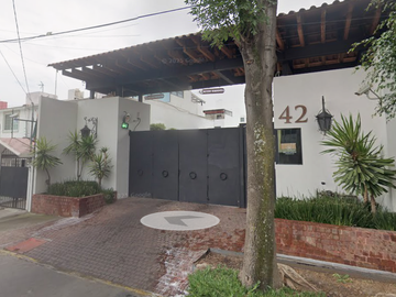 HERMOSA CASA DE 3 PLANTAS EN LUTECIA IZTAPALAPA CDMX.