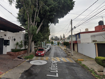 HERMOSA CASA DE 3 PLANTAS EN LUTECIA IZTAPALAPA CDMX.