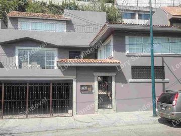 GRAN CASA EN RENTA EN TECAMACHALCO CON TERRAZAS PRIVADAS Y 9 HABITACIONES