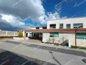 EXCELENTE RESIDENCIA EN METEPEC