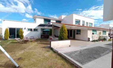 EXCELENTE RESIDENCIA EN METEPEC
