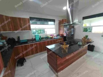 EXCELENTE RESIDENCIA EN METEPEC