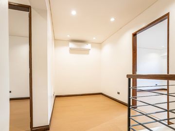 FOR SALE: Ponte Verde Drive, Ponte Verde Executive Village, Cupang, Antipolo, Rizal – House and Lot