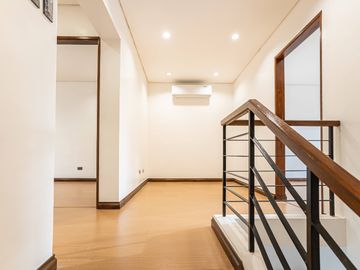 FOR SALE: Ponte Verde Drive, Ponte Verde Executive Village, Cupang, Antipolo, Rizal – House and Lot