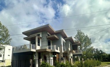 House and Lot 4-Bedrooms 4BR for Sale in Tagaytay City at Pueblo del Sol Subdivision
