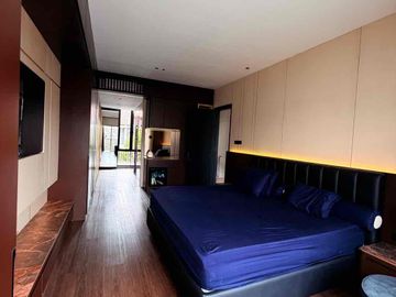 Dijual Rumah baru classic modern dengan kolam renang di Singgasana Pradana Darmakusuma