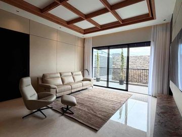 Dijual Rumah baru classic modern dengan kolam renang di Singgasana Pradana Darmakusuma