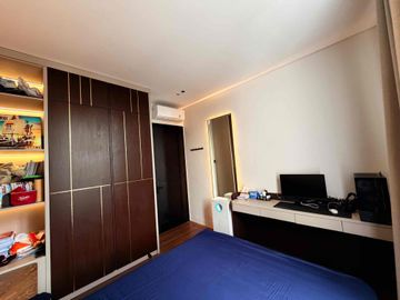 Dijual Rumah baru classic modern dengan kolam renang di Singgasana Pradana Darmakusuma