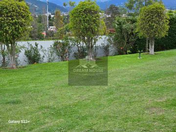 Exelente Oportunidad en Venta 
Tumbaco Sector San Jose de la Viña Terreno con casa + Suite
Dentro de Urbanización Privada .