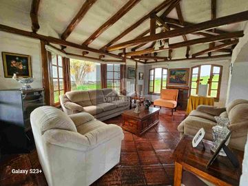 Exelente Oportunidad en Venta 
Tumbaco Sector San Jose de la Viña Terreno con casa + Suite
Dentro de Urbanización Privada .
