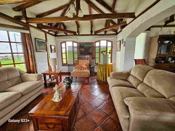 Exelente Oportunidad en Venta 
Tumbaco Sector San Jose de la Viña Terreno con casa + Suite
Dentro de Urbanización Privada .