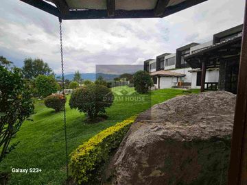 Exelente Oportunidad en Venta 
Tumbaco Sector San Jose de la Viña Terreno con casa + Suite
Dentro de Urbanización Privada .