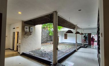 DISEWAKAN RUMAH USAHA CILIWUNG DARMO PERMAI PUSAT KOTA SURABAYA DEKAT MAYJEND SUNGKONO, ADITYAWARMAN. NOL JALAN RAYA