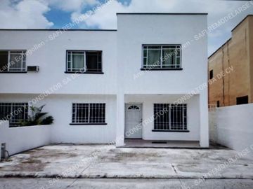 Oportunidad Única  Casa En Remate Bancario En Bahía Azul, Cancún