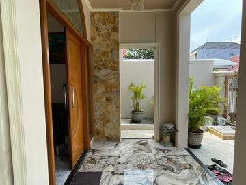Dijual Rumah Second Sangat Terawat & Siap Huni Semi Furnished Araya