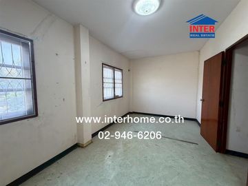 Three-story townhouse, 22.5 sq.wa., Sucha 2 Village, Klong Thaweewattana Road, Soi Sucha 2 Village, Nong Khaem District, Bangkok.