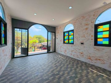House for Sale in Ayutthaya – Uthai District, Thanū Subdistrict European-Style House with 226.6 sq.wah Land Near Rojana Industrial Estate
