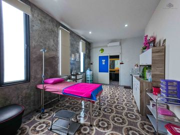 House for Sale in Ayutthaya – Uthai District, Thanū Subdistrict European-Style House with 226.6 sq.wah Land Near Rojana Industrial Estate