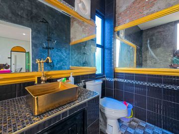 House for Sale in Ayutthaya – Uthai District, Thanū Subdistrict European-Style House with 226.6 sq.wah Land Near Rojana Industrial Estate