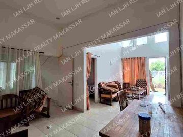 RUMAH 3 KAMAR TANJUNG BUNGA MAKASSAR. POSISI SUDUT. TANAH 167M².