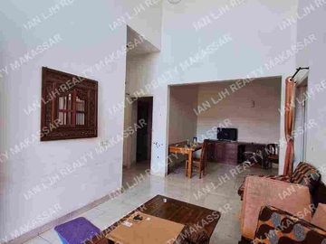 RUMAH 3 KAMAR TANJUNG BUNGA MAKASSAR. POSISI SUDUT. TANAH 167M².