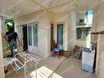 RUMAH 3 KAMAR TANJUNG BUNGA MAKASSAR. POSISI SUDUT. TANAH 167M².