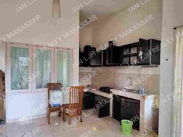 RUMAH 3 KAMAR TANJUNG BUNGA MAKASSAR. POSISI SUDUT. TANAH 167M².