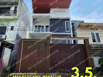 RUMAH MEWAH 3 LANTAI. AREA RATULANGI MAKASSAR. SEMI FURNISHED. 4 KAMAR. 7x18.