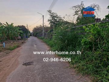 Vacant land, 275.6 square wah (approximately 1,110 sq m), located in Soi Yu Wang Kaew, near Wat Saphan Sung, Chaiyaphruek Road, and the Chamber of Com