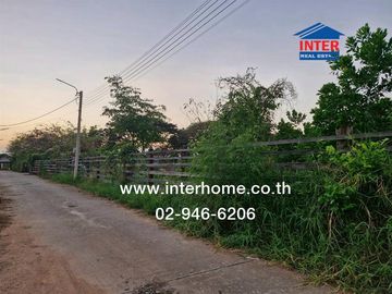 Vacant land, 275.6 square wah (approximately 1,110 sq m), located in Soi Yu Wang Kaew, near Wat Saphan Sung, Chaiyaphruek Road, and the Chamber of Com