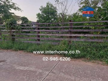 Vacant land, 275.6 square wah (approximately 1,110 sq m), located in Soi Yu Wang Kaew, near Wat Saphan Sung, Chaiyaphruek Road, and the Chamber of Com