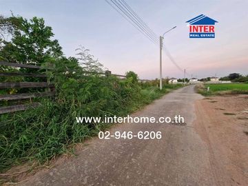 Vacant land, 275.6 square wah (approximately 1,110 sq m), located in Soi Yu Wang Kaew, near Wat Saphan Sung, Chaiyaphruek Road, and the Chamber of Com
