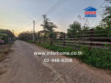 Vacant land, 275.6 square wah (approximately 1,110 sq m), located in Soi Yu Wang Kaew, near Wat Saphan Sung, Chaiyaphruek Road, and the Chamber of Com