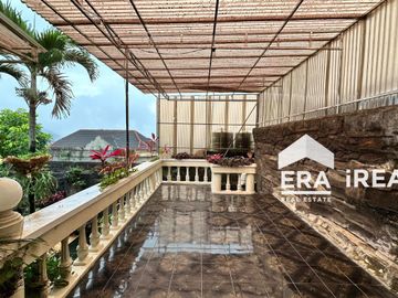 VILLA DIJUAL DI KARANGANYAR DEKAT DENGAN GROJOGAN SEWU DAN PASAR TAWANGMANGU