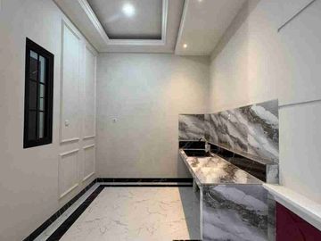 Rumah Klasik Siap Huni diapit Pintu Tol Krukut dan Pintu Tol Kukusan Beji Depok