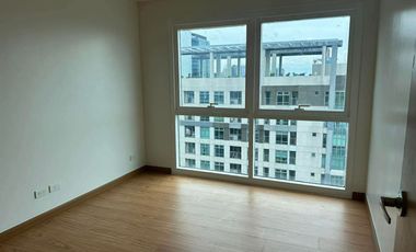 Fully furnished 3 bedrooms FOR SALE Madison Park West, BGC Taguig City