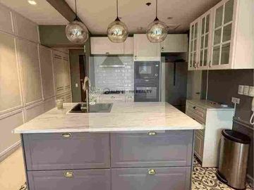 For Lease 2BR Two Serendra Red Oak