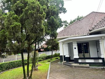 Dijual Rumah Bagus Nyaman Siap Huni posisi hoek Lokasi di Veteran Bandung