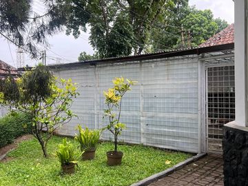 Dijual Rumah Bagus Nyaman Siap Huni posisi hoek Lokasi di Veteran Bandung