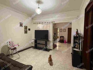 Vendo casa 3er. piso cerca a la placita de flores