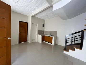 RFO 2 Storey Resale Townhouse For Sale with 3 Bedrooms Located in Pasong Putik Quezon City-JV2
