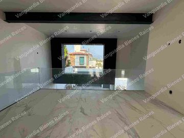 Casa nueva con recamara y baño en planta baja. Fraccionamiento con vigilancia, zona Norte de Cuernavaca
