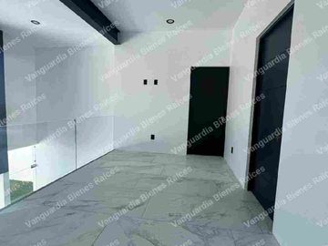 Casa nueva con recamara y baño en planta baja. Fraccionamiento con vigilancia, zona Norte de Cuernavaca