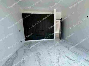 Casa nueva con recamara y baño en planta baja. Fraccionamiento con vigilancia, zona Norte de Cuernavaca