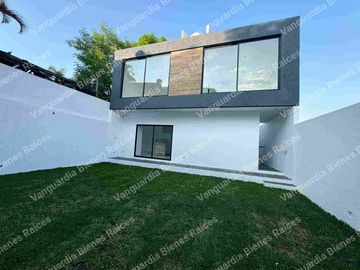 Casa nueva con recamara y baño en planta baja. Fraccionamiento con vigilancia, zona Norte de Cuernavaca