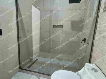 Casa nueva con recamara y baño en planta baja. Fraccionamiento con vigilancia, zona Norte de Cuernavaca